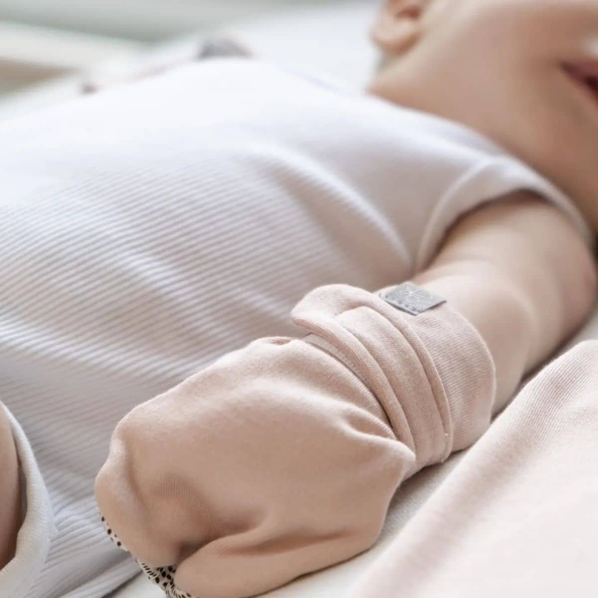 Goumi Stay On Baby Mitts - Two Pack - Abstract Floral + Rose