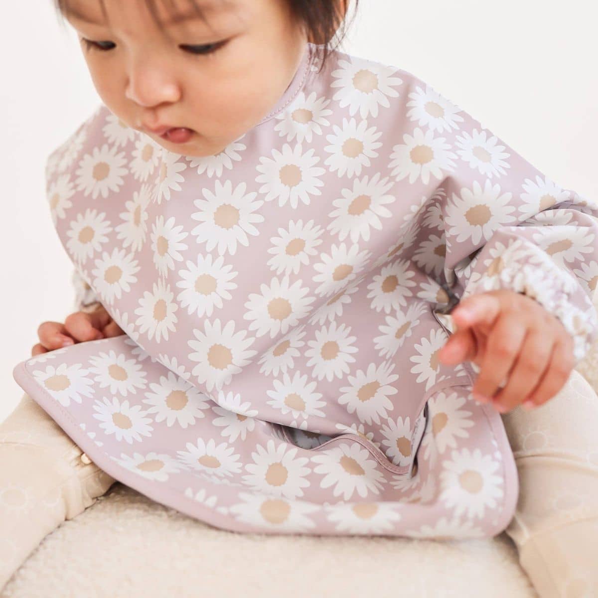 Kynd Baby Sleeved Messy Bib - Lilac Daisy