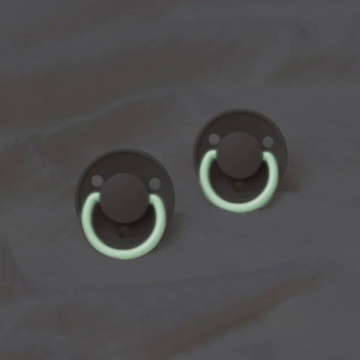 BIBS De Lux Dummies - Round | One Size | Silicone Night