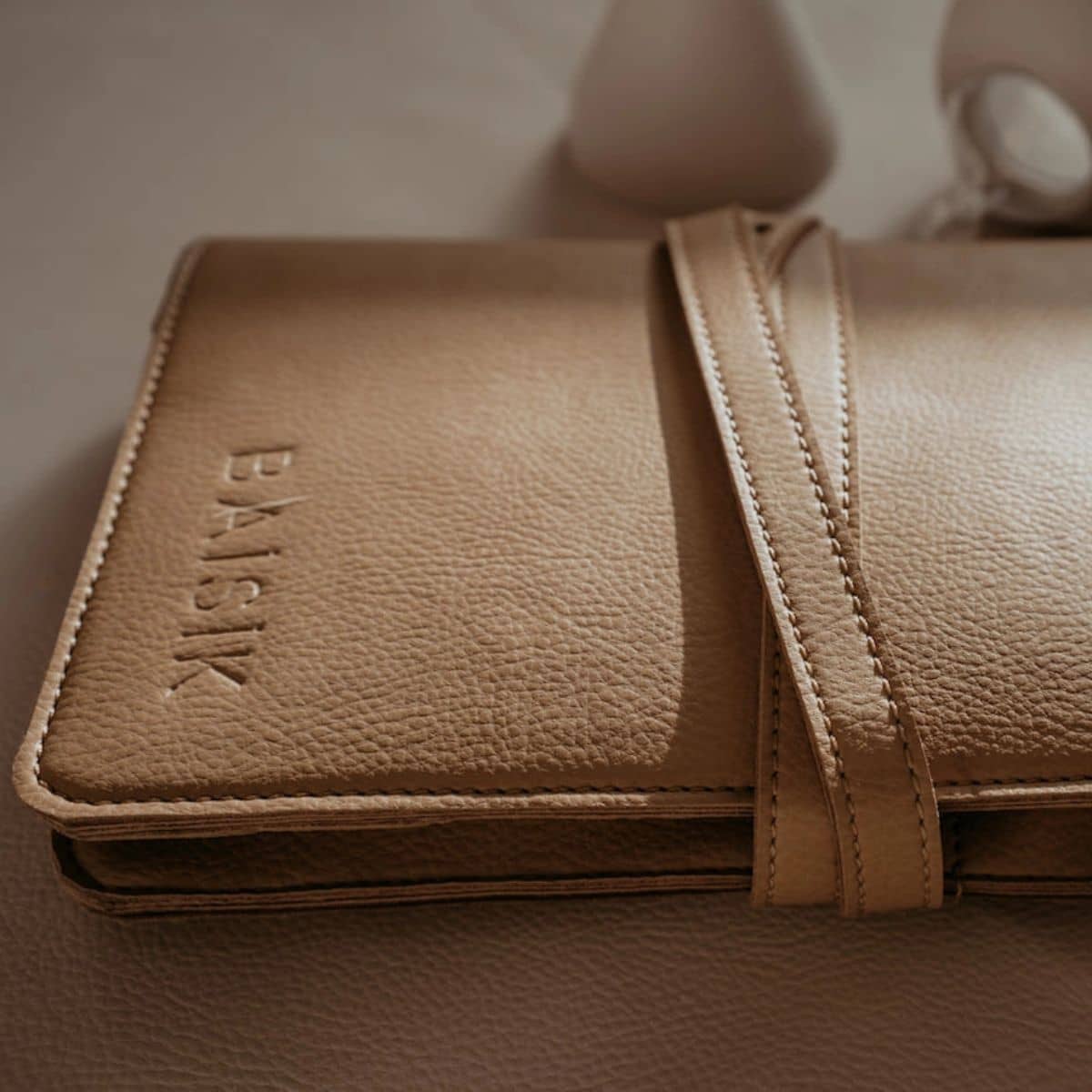 Baisik Vegan Leather Nappy Wallet - Tan