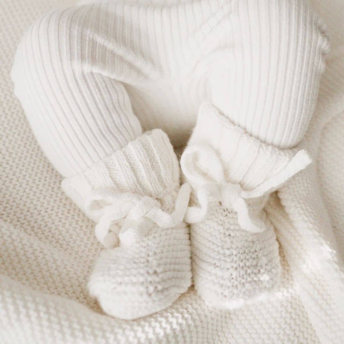 Blossom & Pear Chunky Knit Booties - Cloud