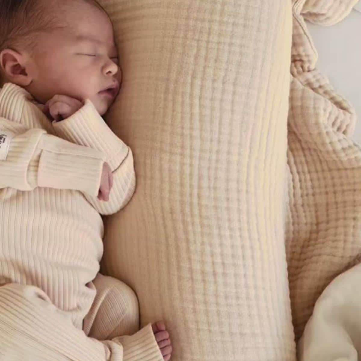 Bowy Made Muslin Bubble Blanket - Cream