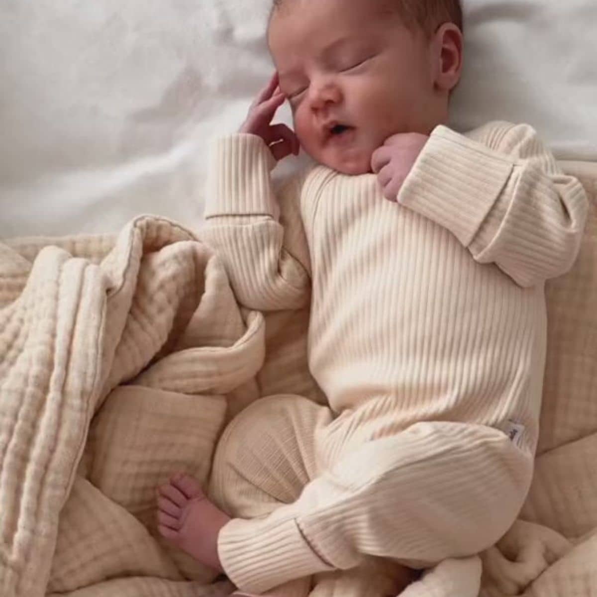 Bowy Made Muslin Bubble Blanket - Cream