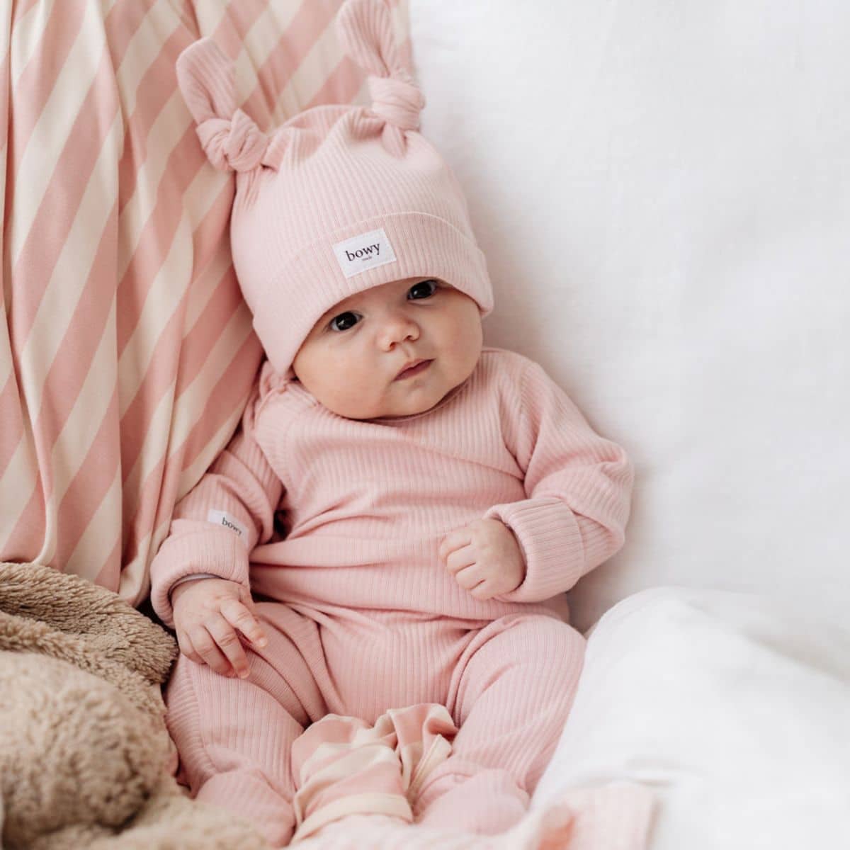 Bowy Made Ribbed Cotton Onesie - Dusty Pink Frill
