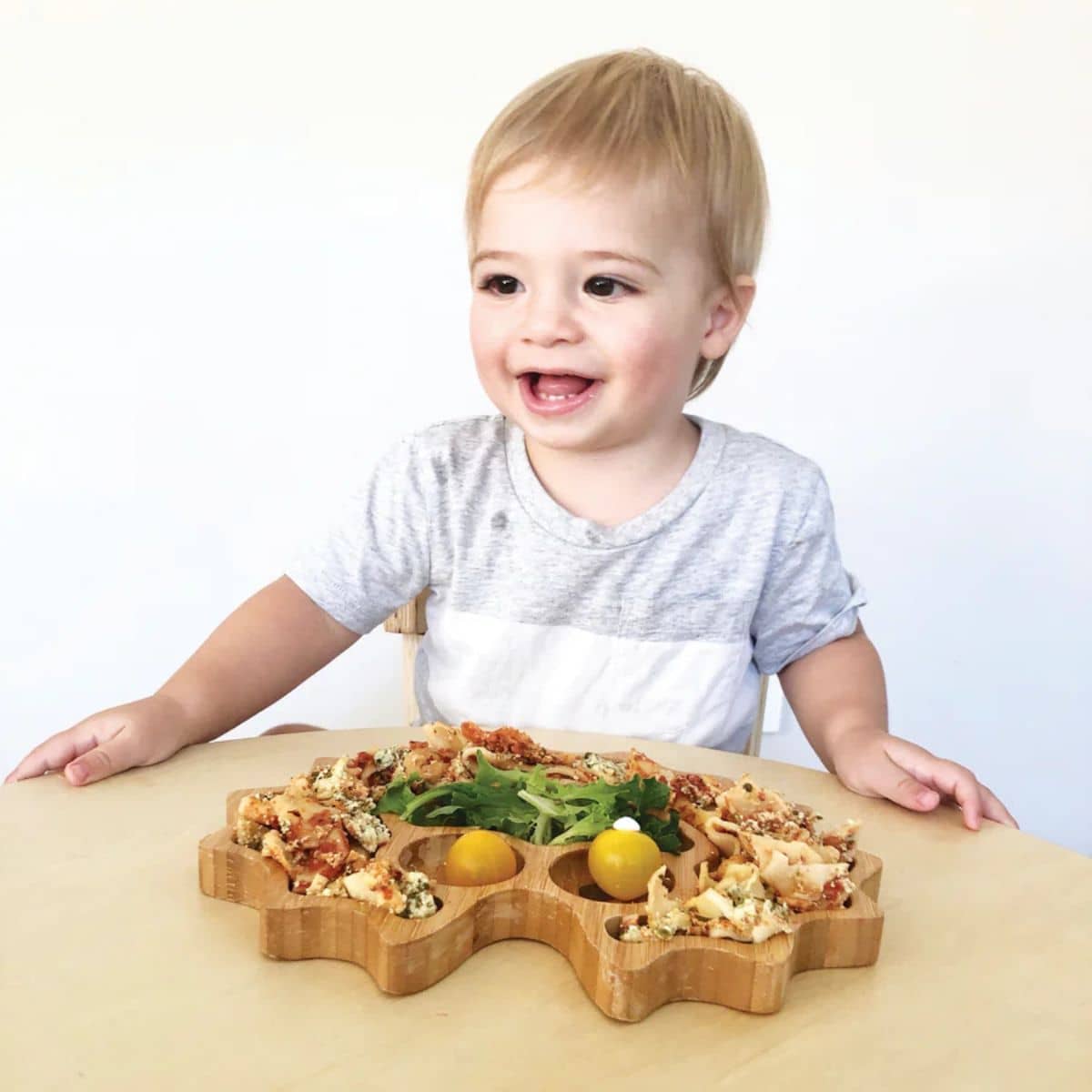 Emondo Kids Bamboo Plate with Suction -  Lizzie The Frilled Neck Lizard