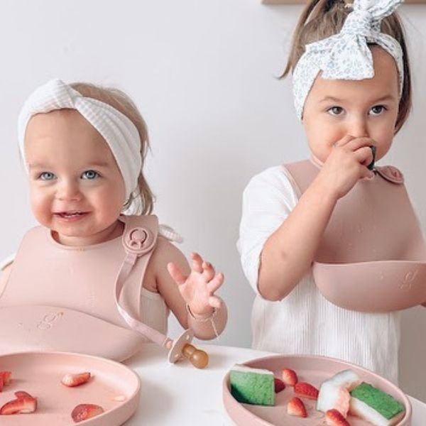 Gigi One Handed Silicone Bib - Blush
