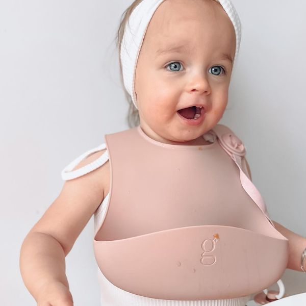 Gigi One Handed Silicone Bib - Blush
