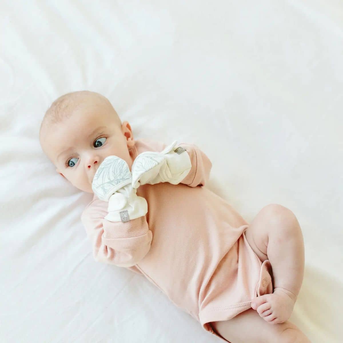 Goumi Stay On Baby Mitts - Two Pack - Coastal + Cloud