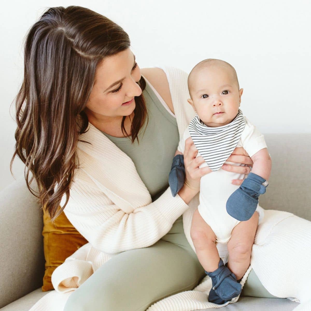 Goumi Stay On Baby Mitts - Midnight