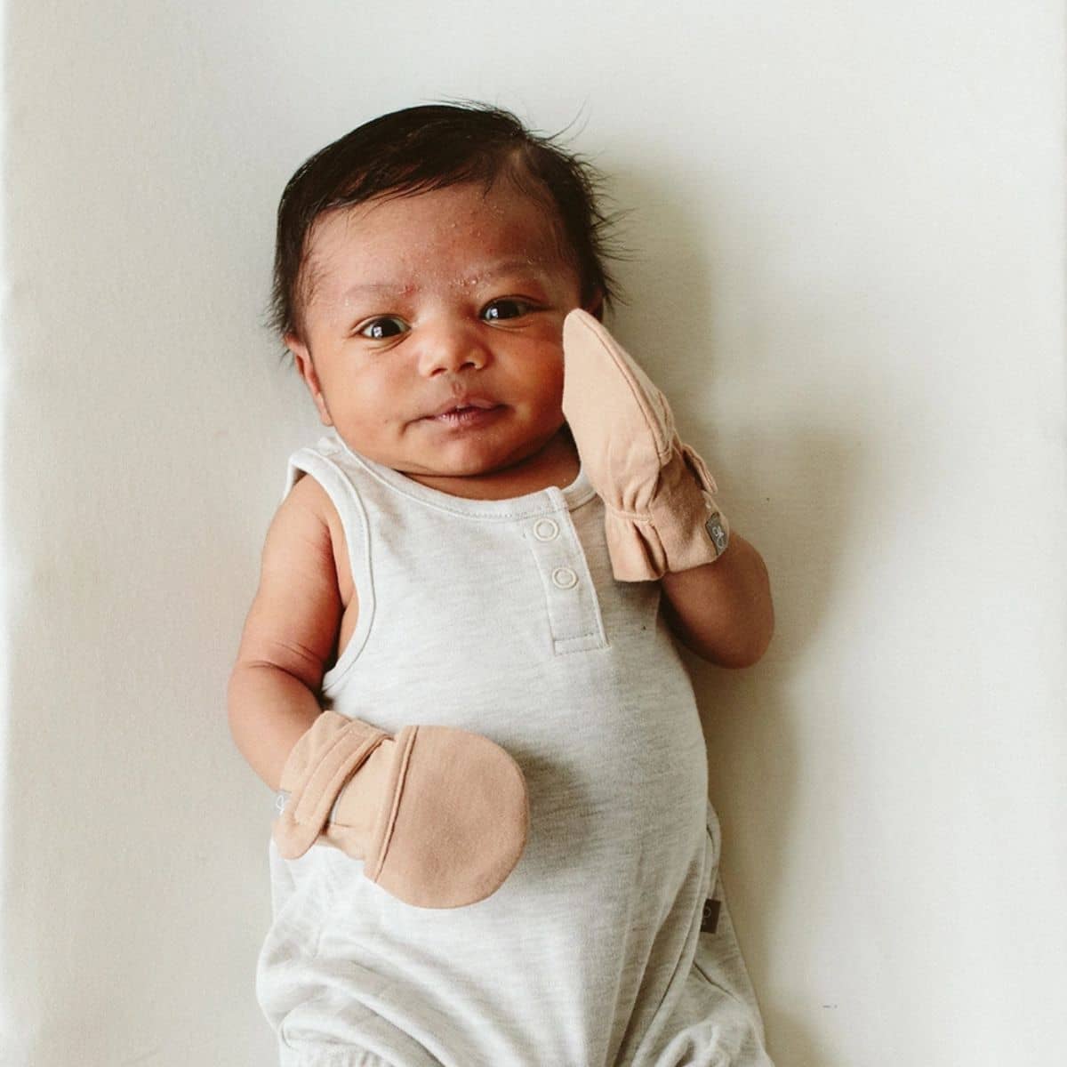 Goumi Stay On Baby Mitts - Sandstone