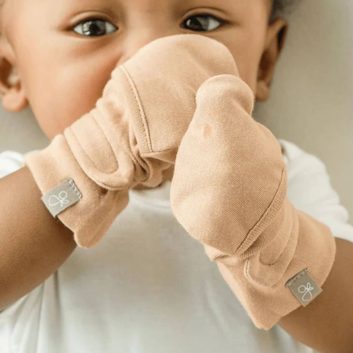 Goumi Stay On Baby Mitts - Sandstone