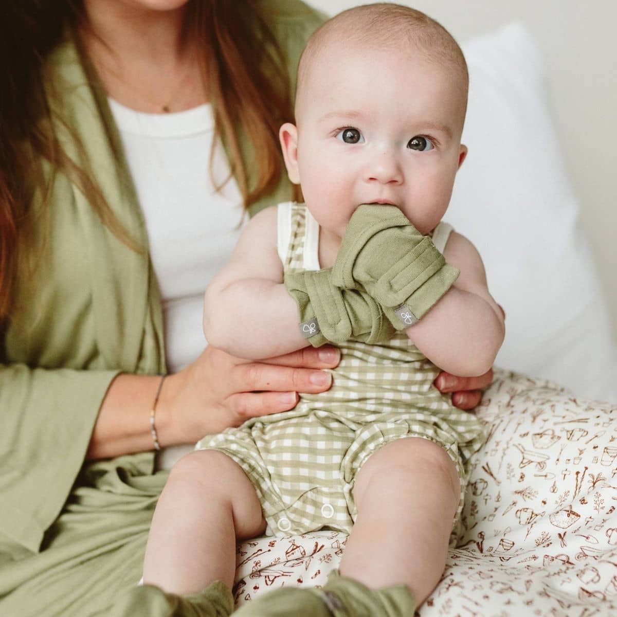 Goumi Stay On Baby Mitts - Two Pack - Canopy + Artichoke