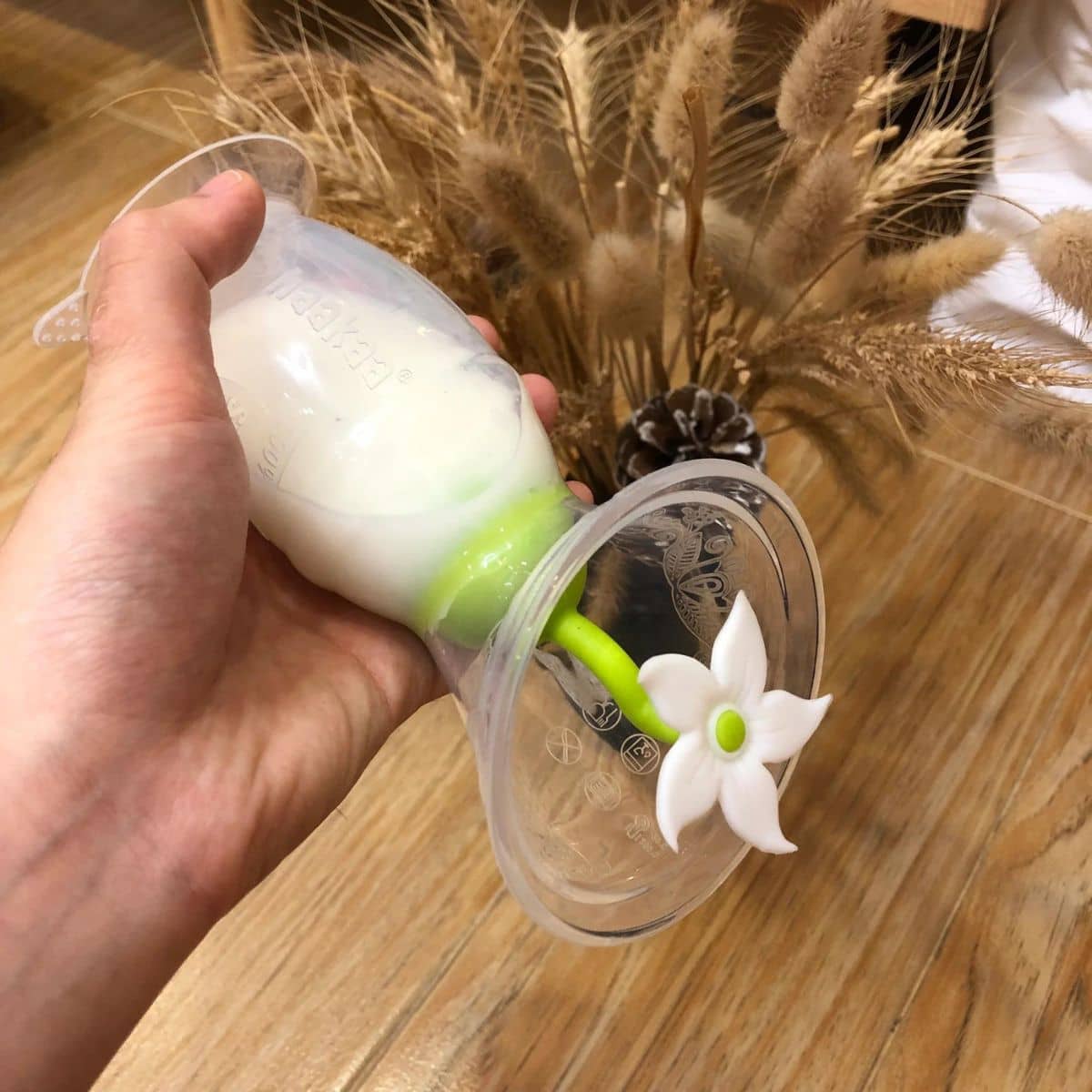 Haakaa Silicone Breast Pump with Suction Base and Flower Stopper - White
