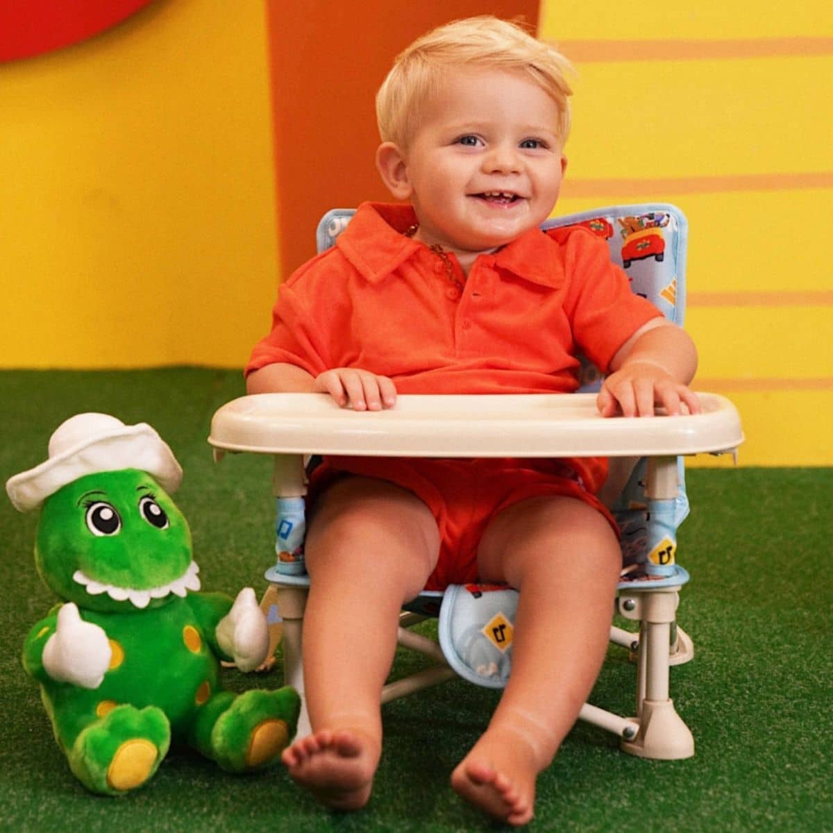 Izimini Outdoor Baby Chair v2 - Toot Toot, Chugga Chugga