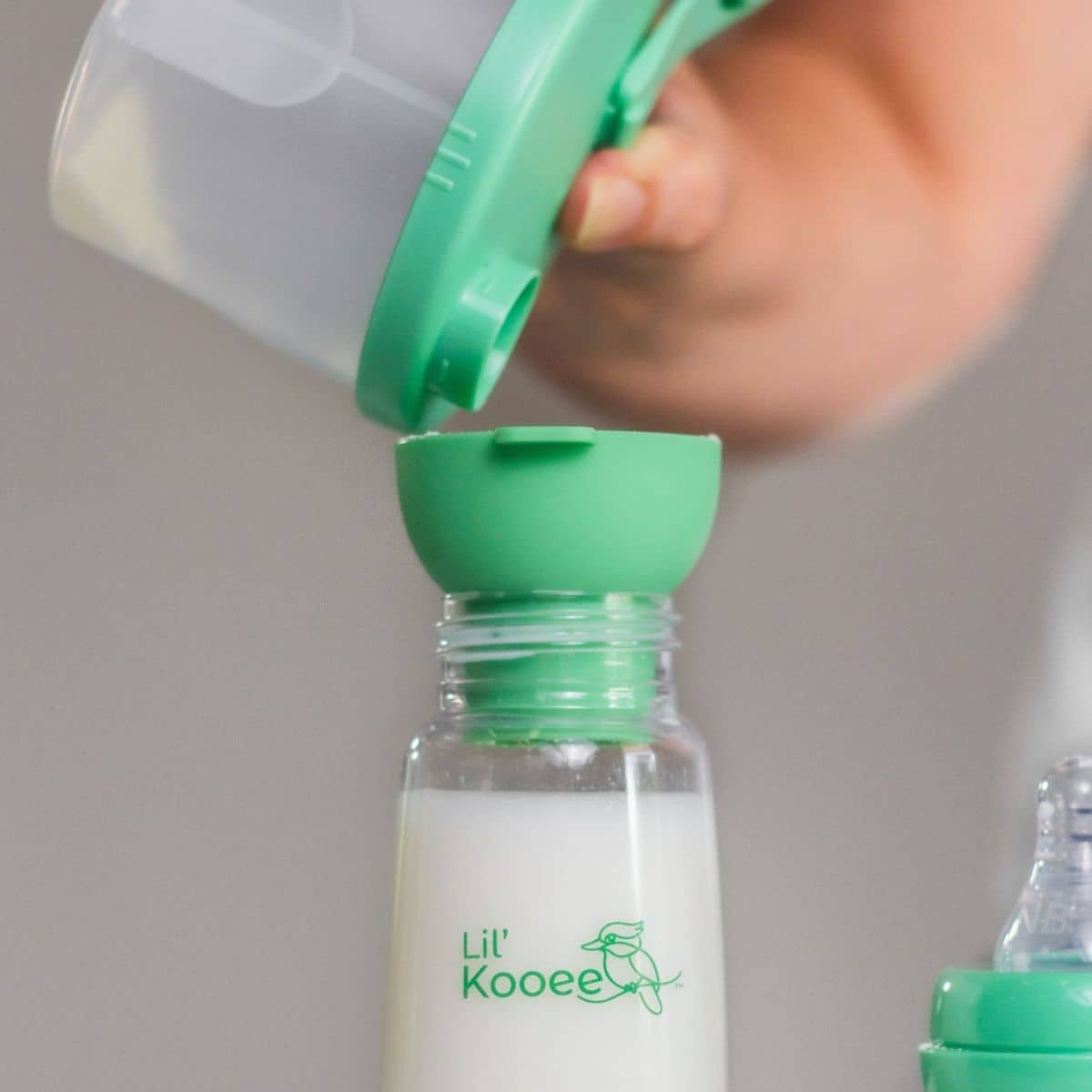 Lil' Kooee Formula Dispenser