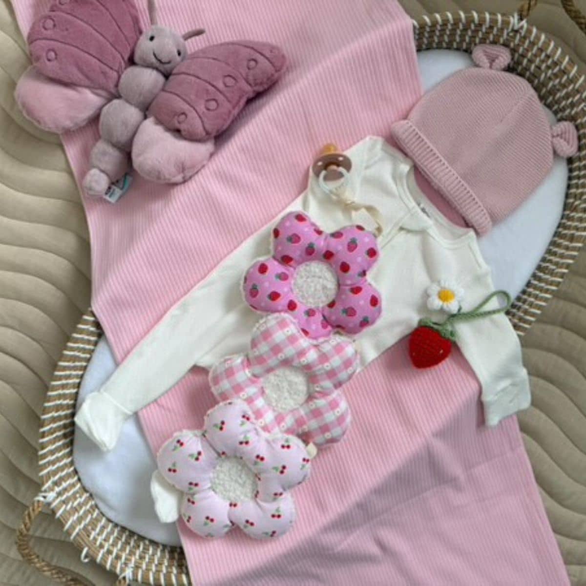 Luna Mae Creations - Pacifier Holder - Strawberry Boucle Daisy