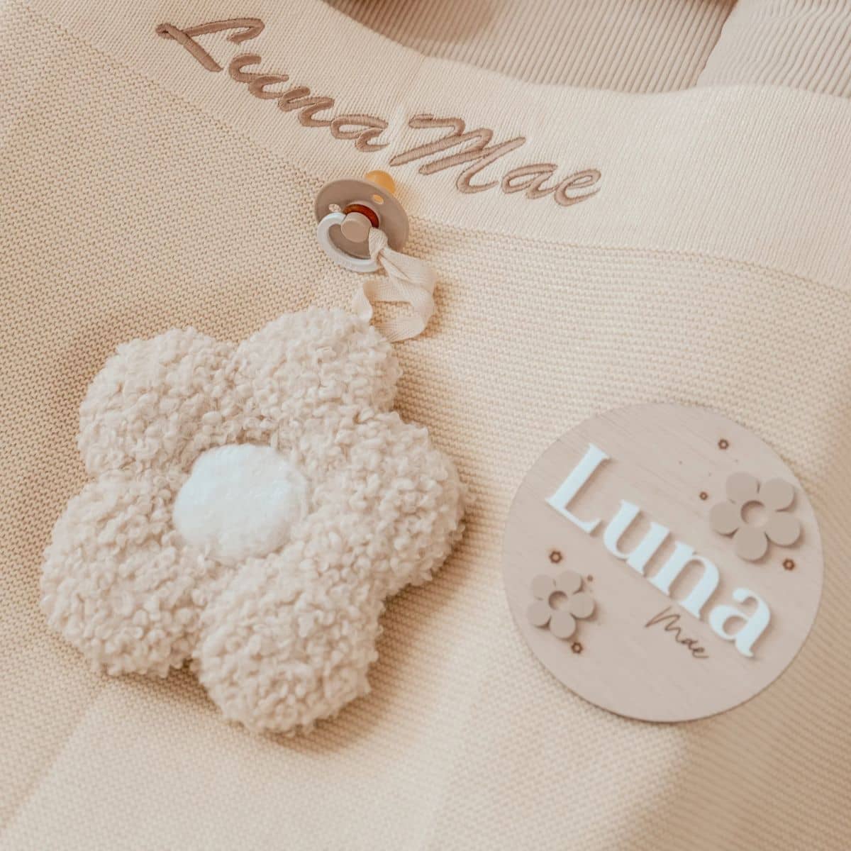 Luna Mae Creations - Pacifier Holder - Sherpa Daisy