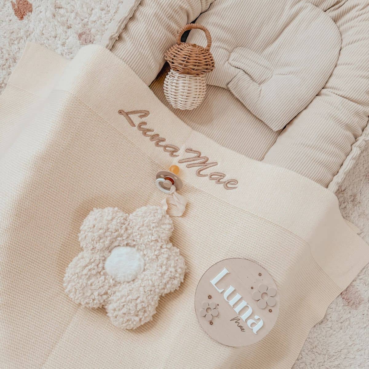 Luna Mae Creations - Pacifier Holder - Sherpa Daisy