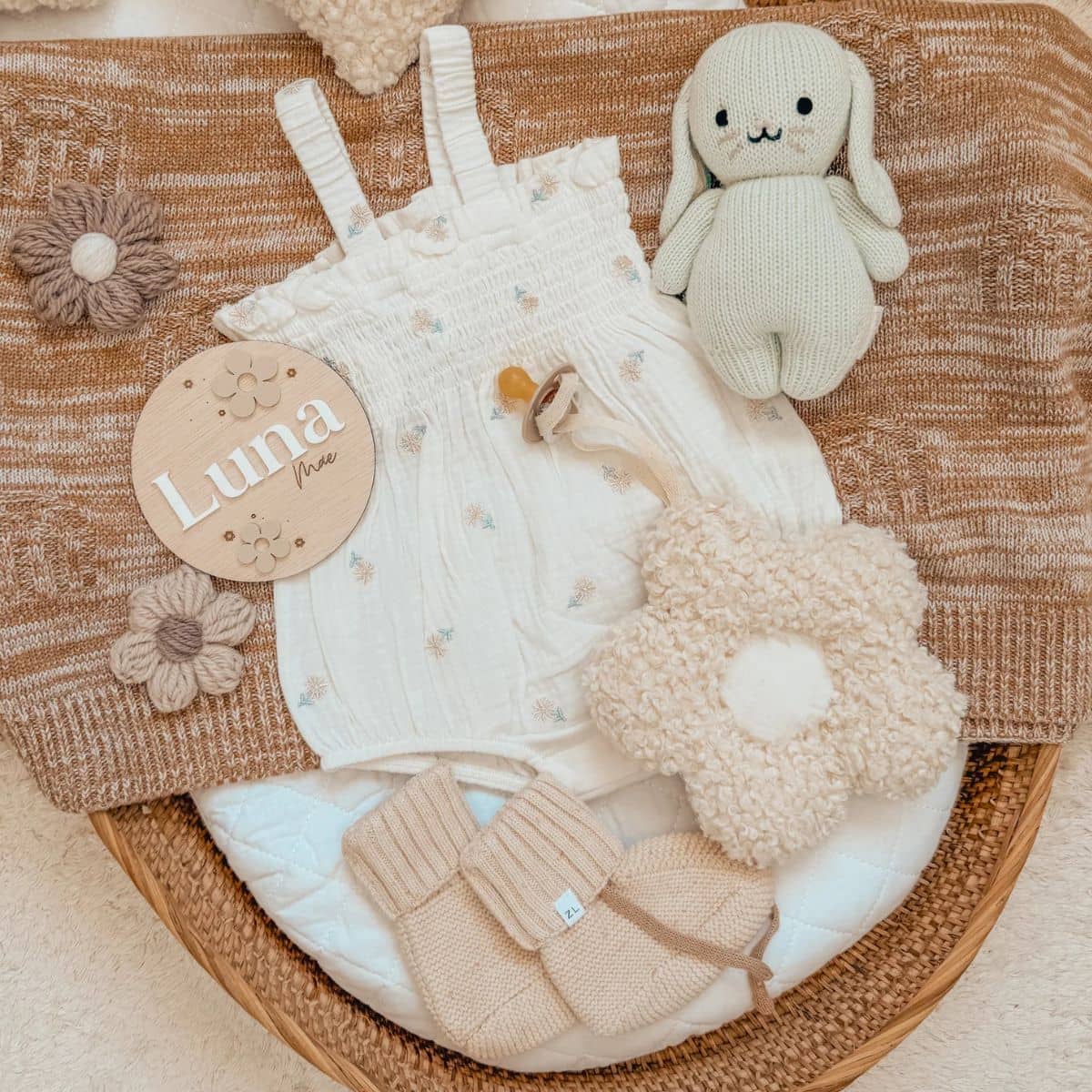 Luna Mae Creations - Pacifier Holder - Sherpa Daisy