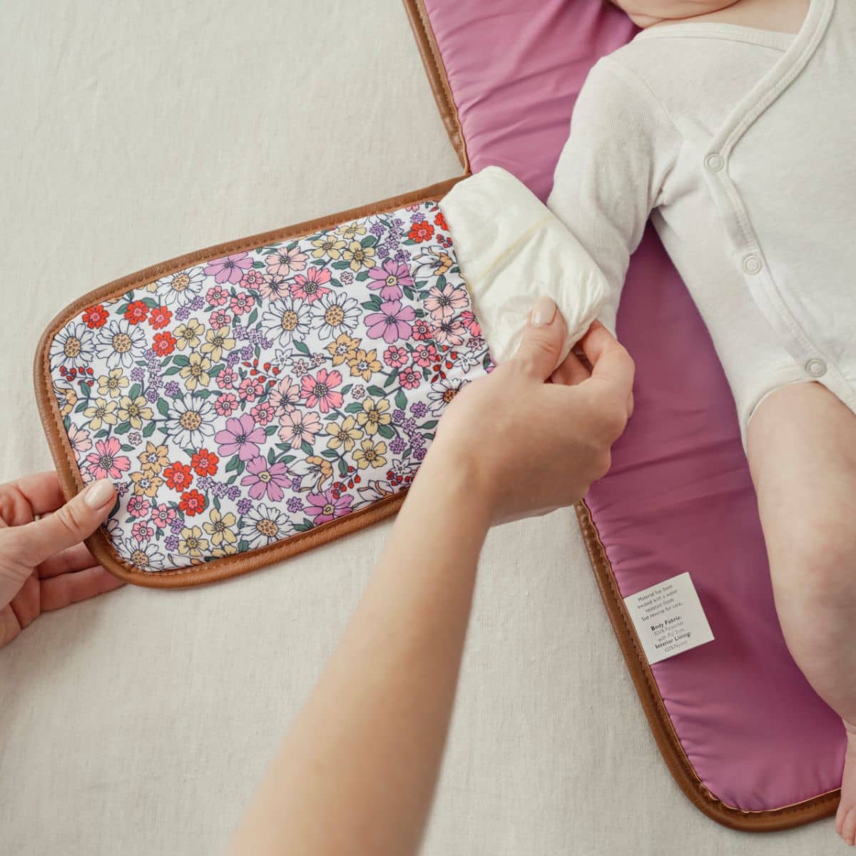 OiOi Change Mat Clutch - Daisy