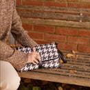 OiOi Change Mat Clutch - Houndstooth