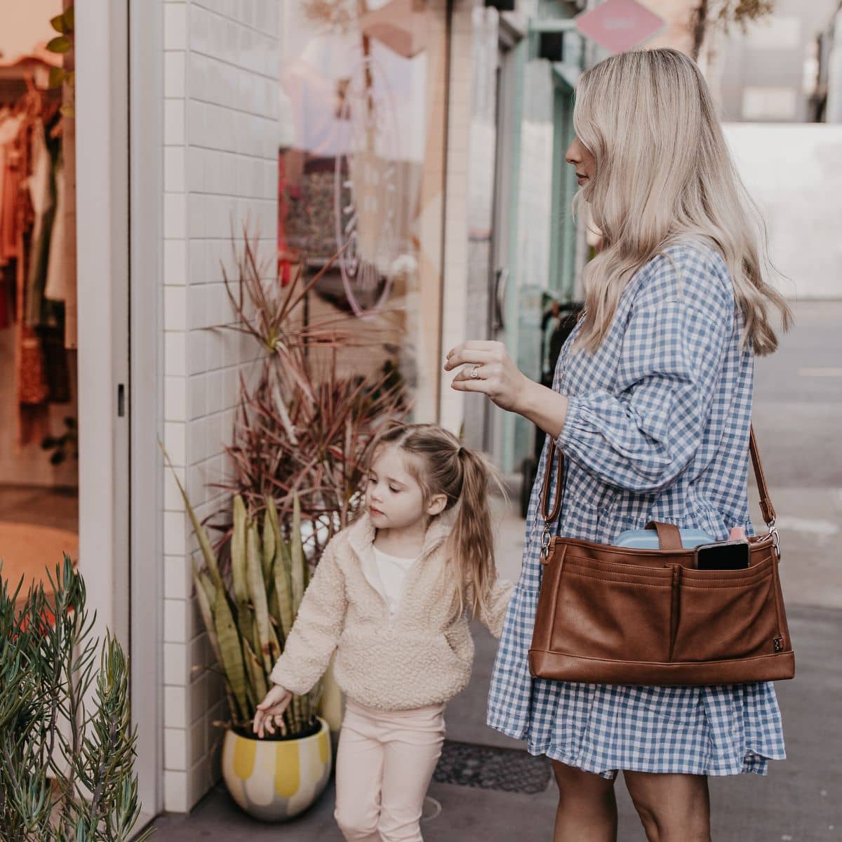 OiOi Vegan Leather Stroller Organiser/Pram Caddy Tan โ babyshop