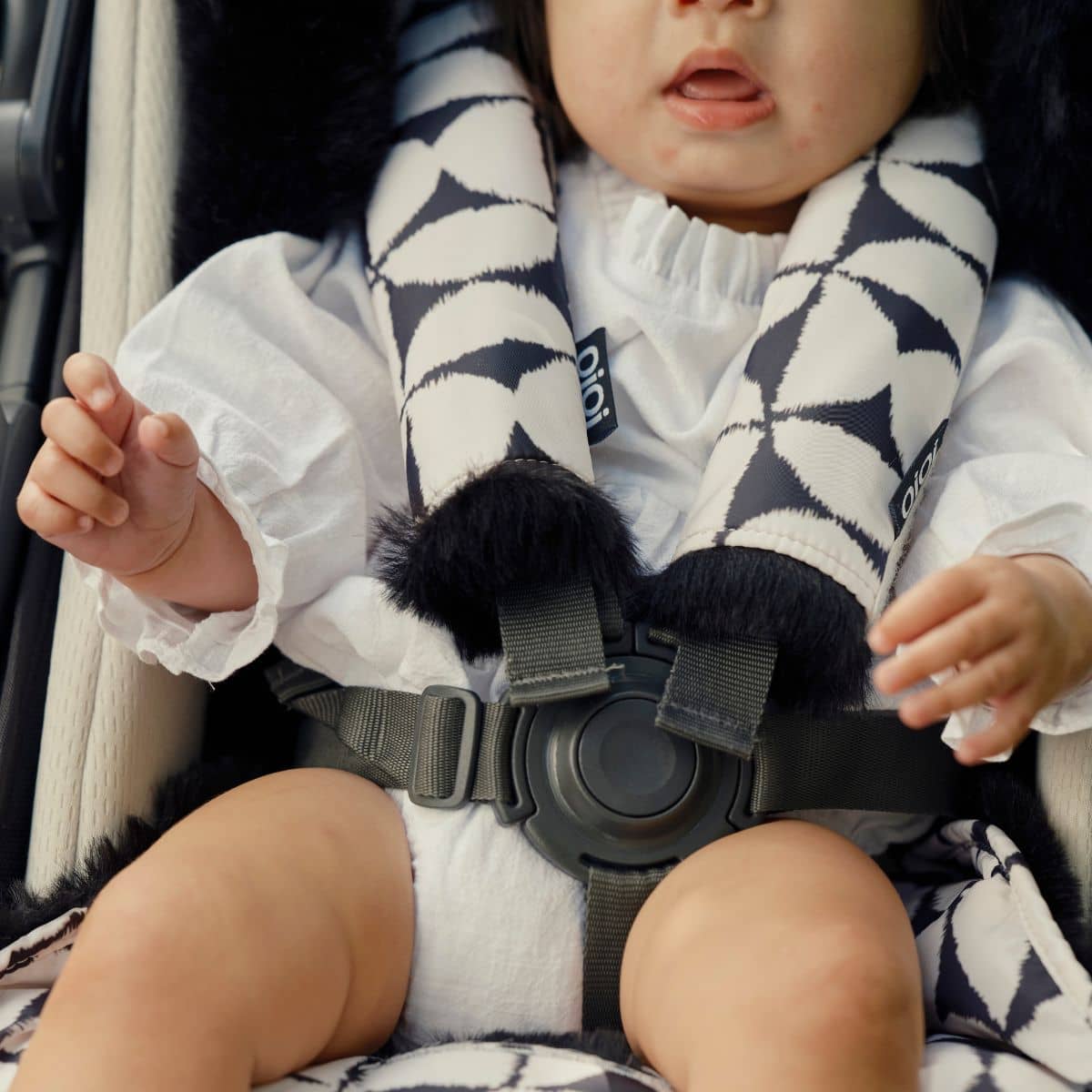 OiOi Reversible Pram Harness Cover Set - Hourglass and Cozy Fleece