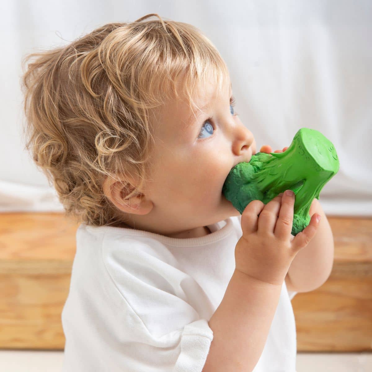 Oli & Carol Natural Rubber Teether - Brucy the Broccoli