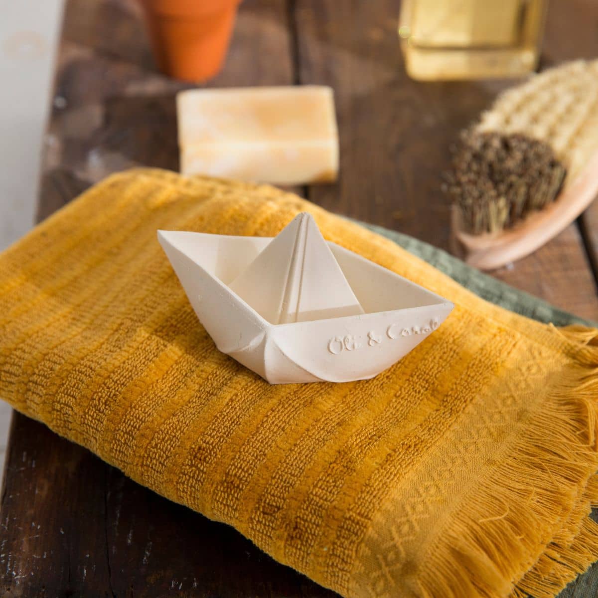 Oli & Carol Origami Boat - White