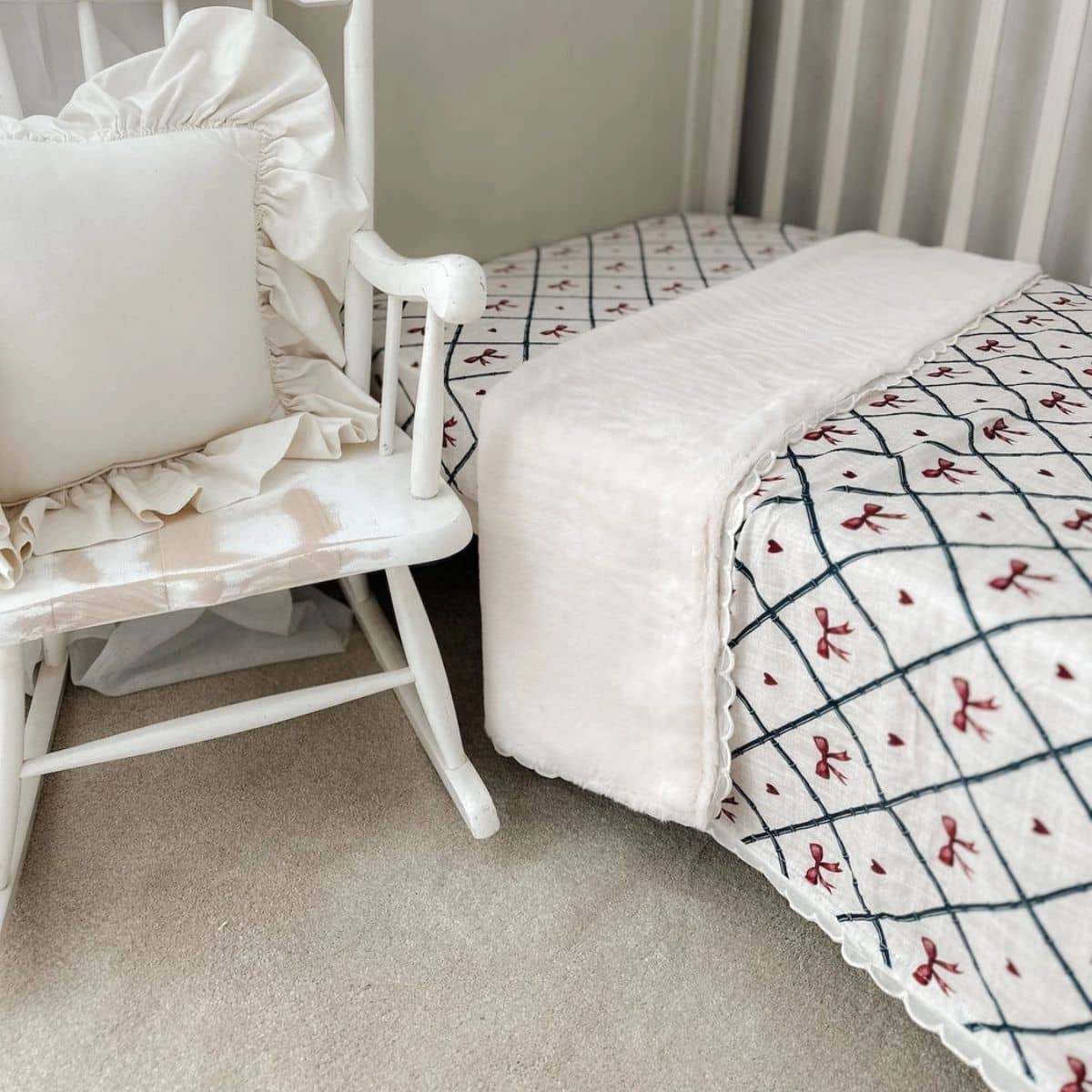 Pop Ya Tot Fur Lined Cot Blanket - Bow Peep