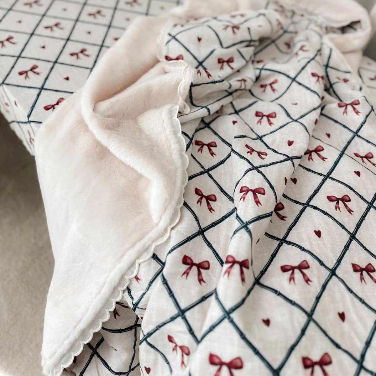 Pop Ya Tot Fur Lined Cot Blanket - Bow Peep