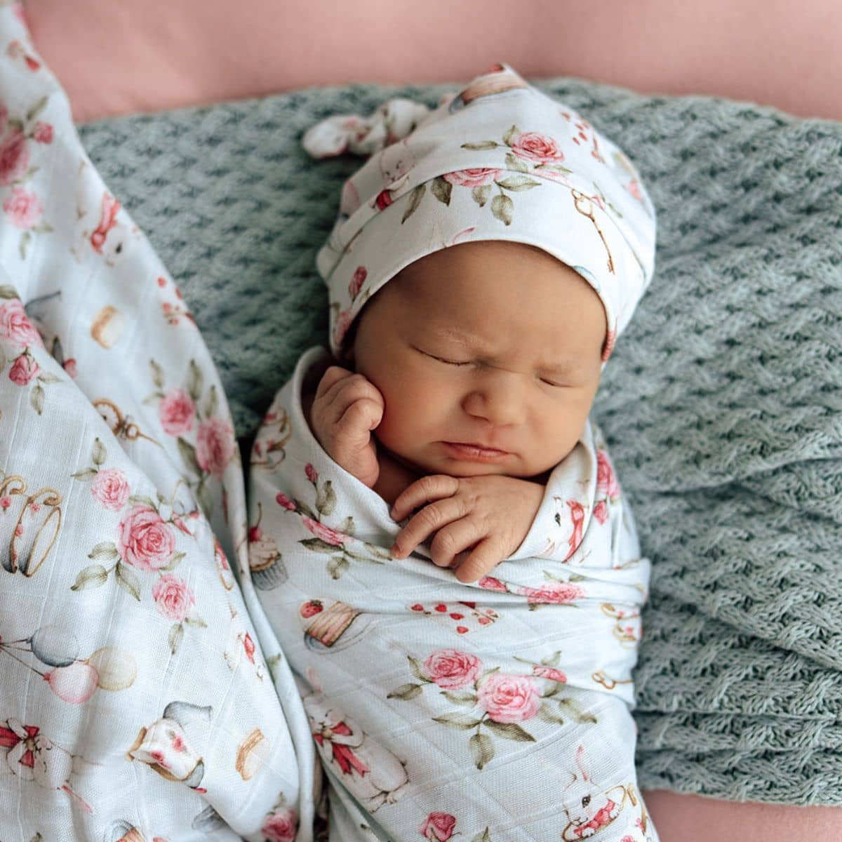 Snuggle Hunny Muslin Wrap - White Rabbit