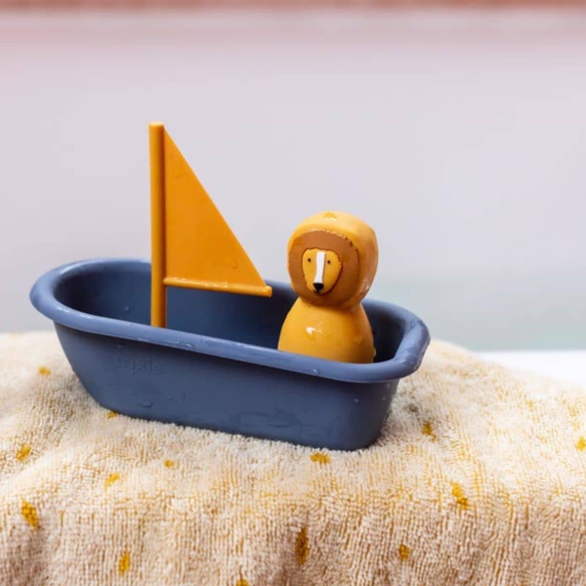 Trixie Bath Toy Sailboat - Mr. Lion
