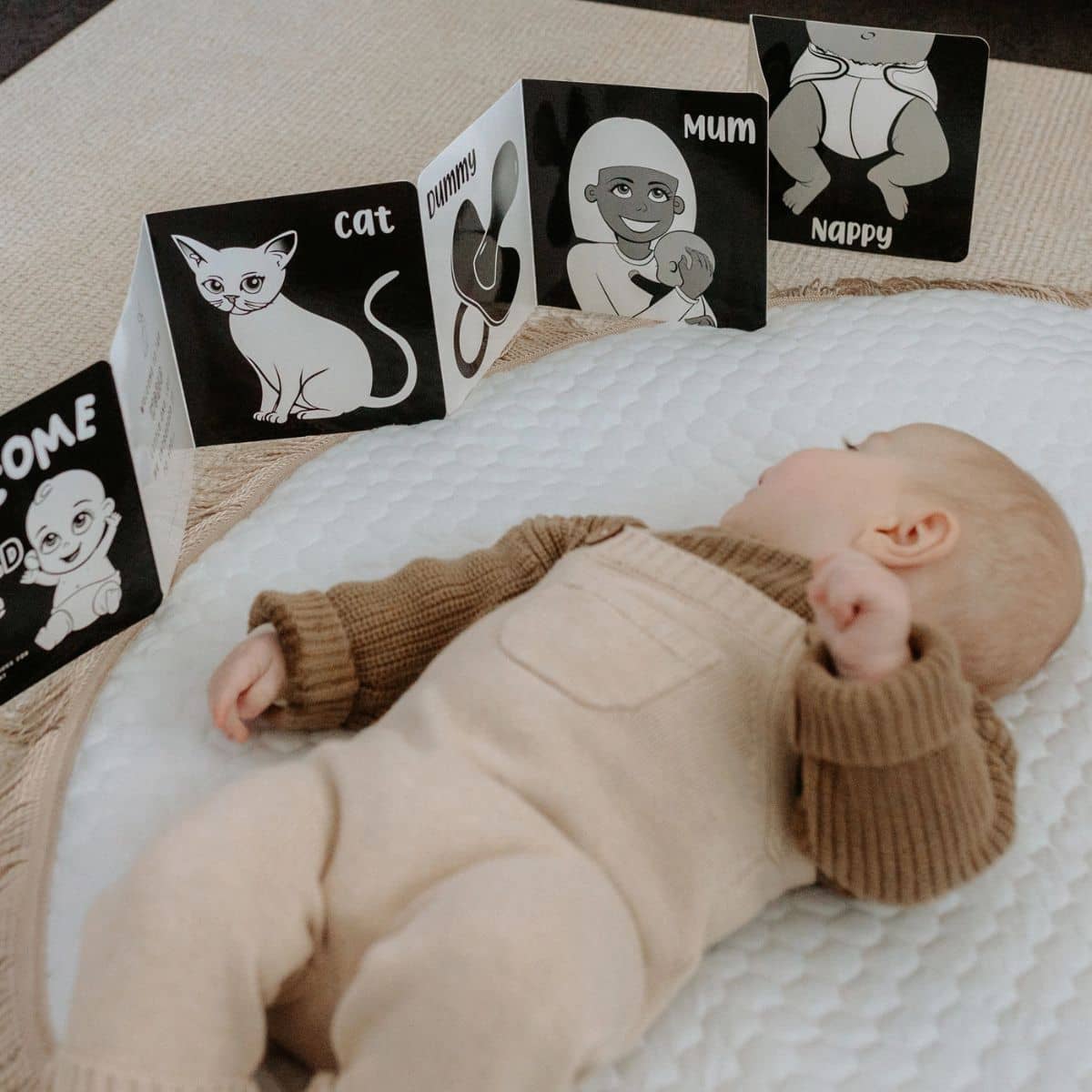 Young Wonderer Black and White Baby Book - Welcome to the World