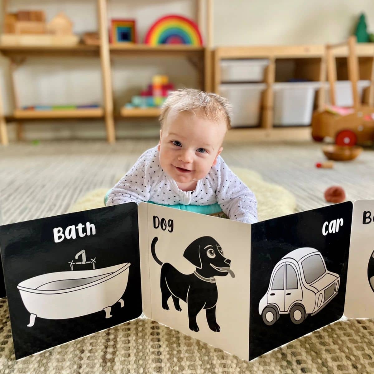 Young Wonderer Black and White Baby Book - Welcome to the World