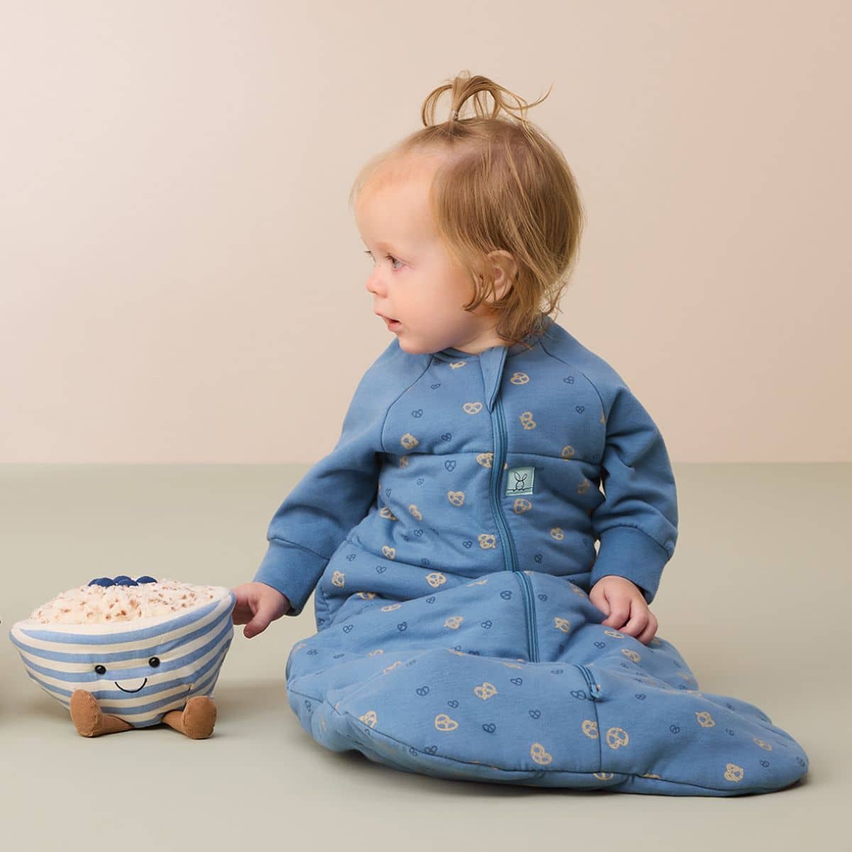 ergoPouch Sleeping Bag 3.5 TOG with Sleeves - Petite Pretzel