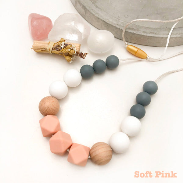 One.Chew.Three Poppy Silicone Necklace - Soft Pink