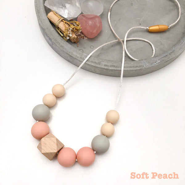 One.Chew.Three Nala Silicone Necklace - Soft Peach